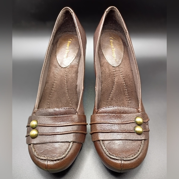 BareTraps Trina Leather Heels with Arch Support and Brass Button Detail - Picture 2 of 10
